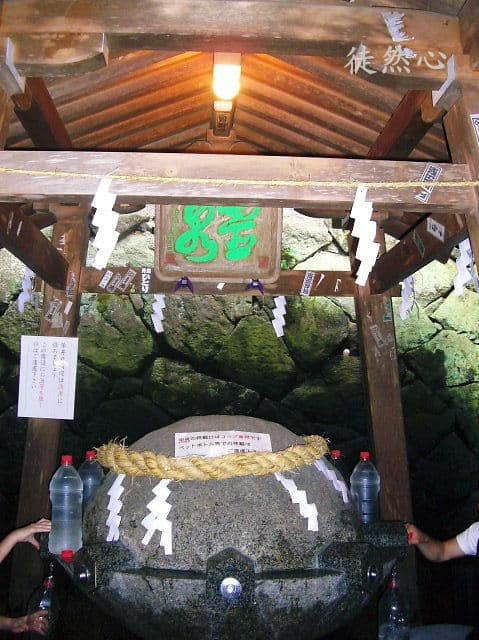 狭井神社（ご神水）／奈良